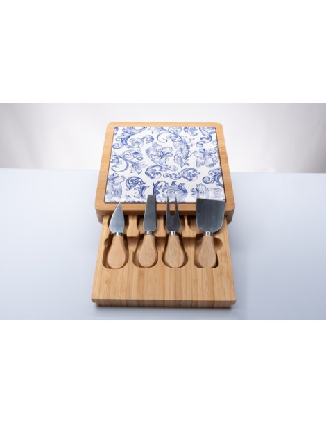 Tagliere scatola con set di uqattro coltelli