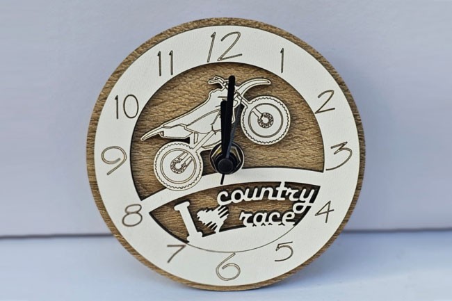 Bomboniera orologio motocross, bomboniera solidale per battesimo e comunione