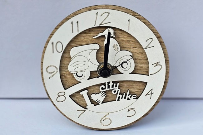 Bomboniera orologio scooter, bomboniera legno per battesimo e comunione